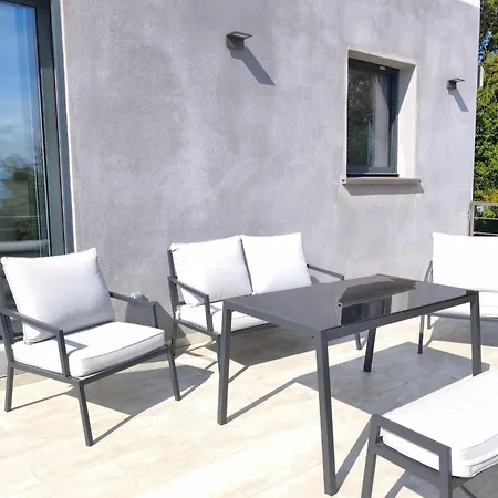 Apartment 3 Rooms With Garden In Ajaccio-2